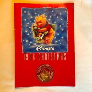 Vintage Disney 96 limited edition Winnie the Pooh holiday card bronze medallion